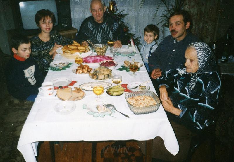 KKE 2394.jpg - Fot. Rodzina Lidzi na Białorusi - siostra cioteczna Marii Kołakowskiej (z domu Bujko), Białoruś, 1999 r.